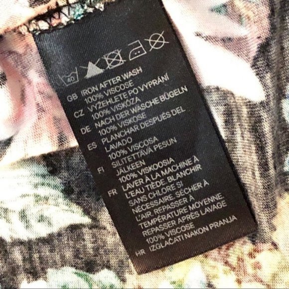 H&M Deep V Draped Short Sleeve Blouse Floral Top - Picture 7 of 8